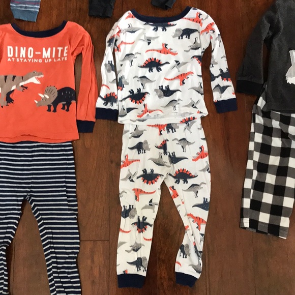 Carters Set of 6 Pajamas - Picture 6 of 7